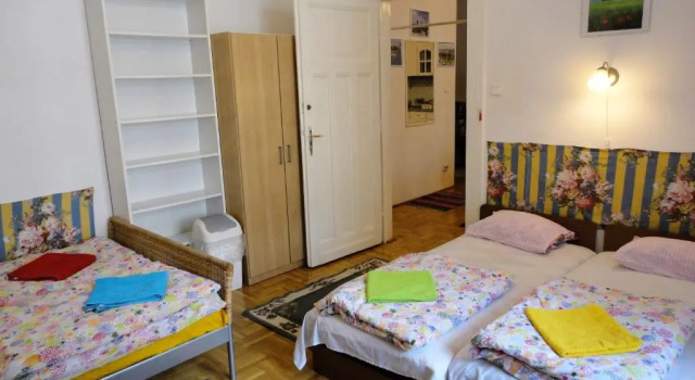 Garibaldi 5 Apartments & Rooms, Забронировать Апартаменты/квартира Отели Будапешта с парковкой, рядом с Базар Королевского сада, Парковка