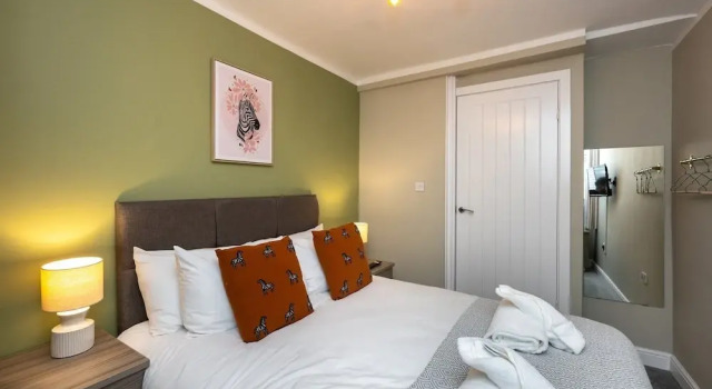 Comfortable 4-bed Home With Free Parking Wales, Забронировать Дом для отпуска Аберсинон Гламорган