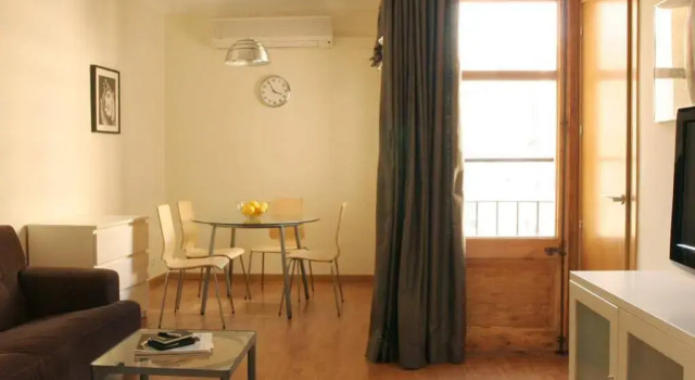 Atica Apartments - by Weflating, Забронировать Апартаменты/квартира Отели Барселоны с парковкой, рядом с Сады принца Жироны, Парковка