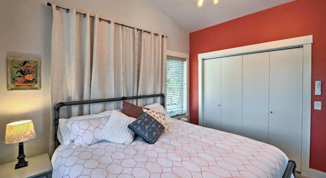 Missoula Getaway w/ Balcony, 2 Mi to Downtown!, Buchen Sie Ferienwohnung Missoula Montana