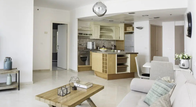 Апартаменты Luxurious 90sqm 2BR Beach Front