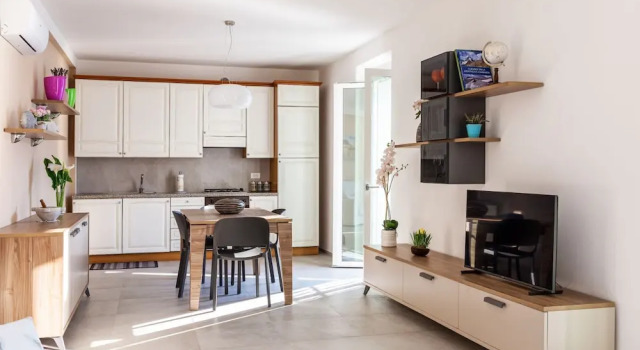 Апартаменты 2-bed Apt With Stunning Lake Como Views & Terrace