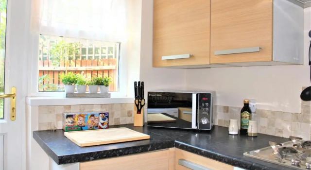 Oldbrook Lovely 3 Bedroom House Sleeps 6 FREE PARKING and NETFLIX