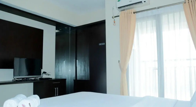 Simply Studio Room Atria Residence Apartment near Summarecon Mall By Travelio