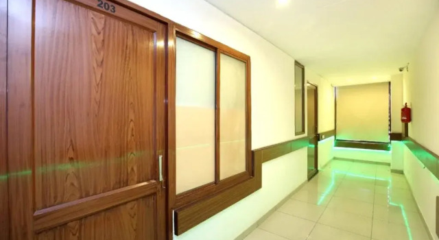 Oyo 18709 Hotel Yatri Niwas, Réserver Hôtel Sahibzada Ajit Singh Nagar Pendjab