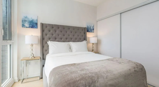 Diamond Vacation Homes - City Place, Varaa Hotelli Toronto 