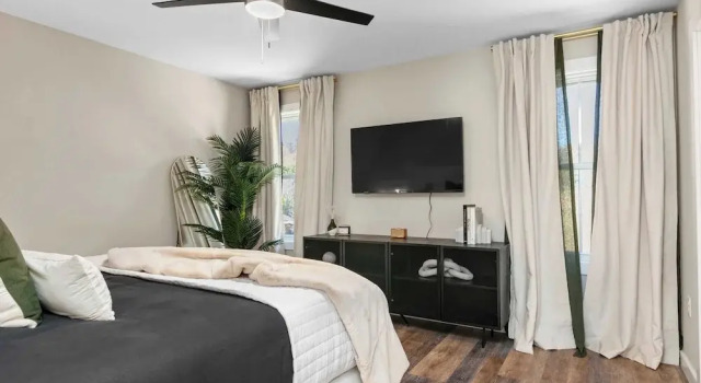10 Mins to Downtown Deck w/ Fire Pit Modern Haven Bradford by Avantstay, Забронировать Дом для отпуска Отели Ашвилл с парковкой, рядом с Mission St Joseph Hospital, Парковка