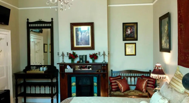 Goldenray, Book Hotel Castlemaine Goldfields