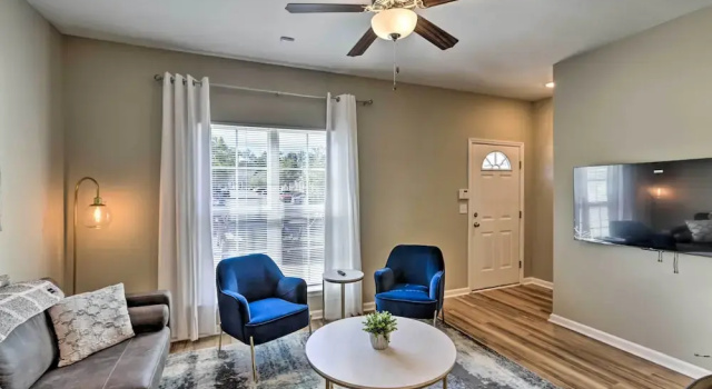 Апартаменты с 3 комнатами с балконом Ideally Located & Elegant Condo w/ Balcony!