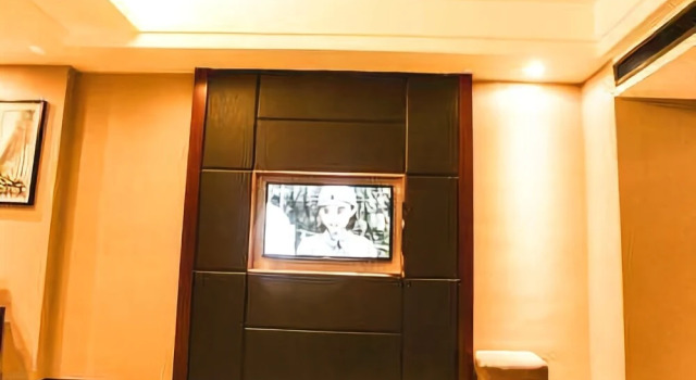 Crowne Plaza, Book Hotel Hotels in Shaoyang County with Parking, Parking