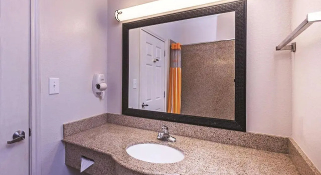 Двухместный номер Executive La Quinta Inn & Suites by Wyndham Winnie