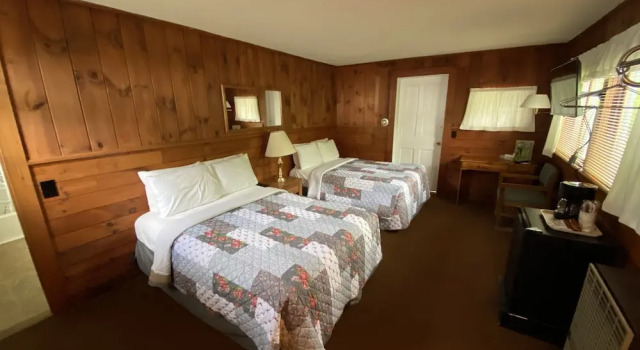 Четырёхместный номер Standard School House Inn