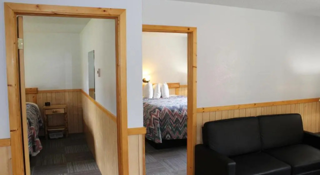 Люкс с 2 комнатами Alpine Motel of Cooke City
