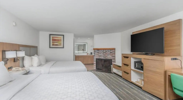 Двухместный номер Superior Crossroads Inn & Suites