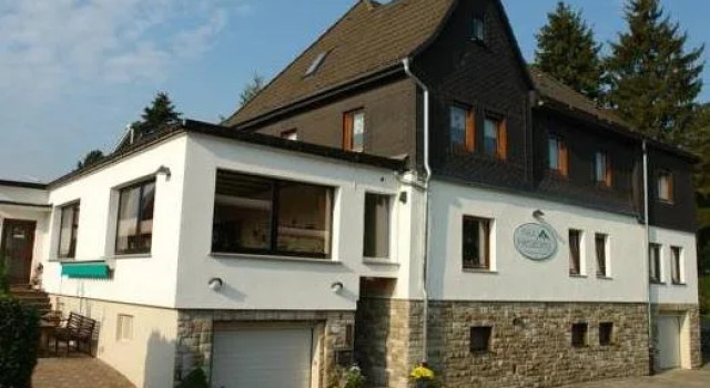 Haus Hesseberg, Забронировать Отель Медебах 