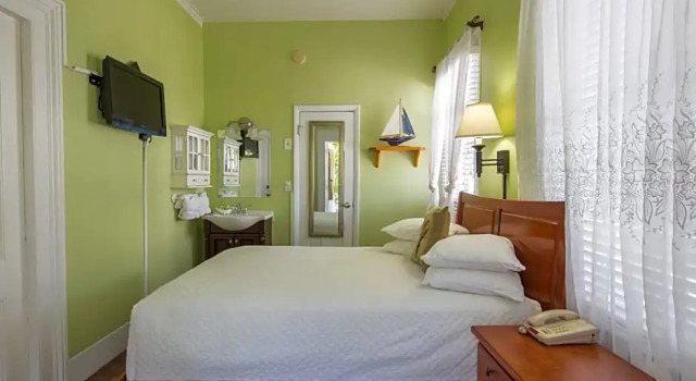 Номер Economy The Palms Hotel