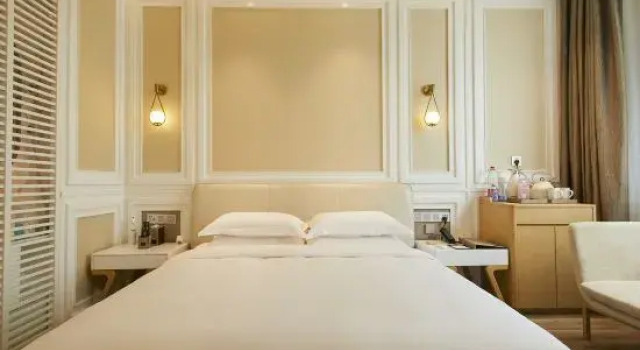 Кровать в общем номере (женский номер) PALACE GARDEN Tai He Fu Hotel