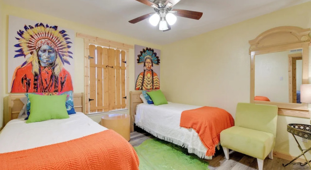 Fort Worth Home w/ Patio: 5 Mi to Dtwn!, Забронировать Апартаменты/квартира Отели Форт-Уэрт с парковкой, Парковка