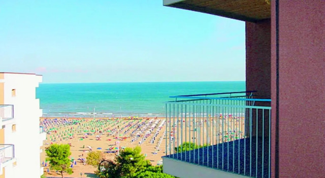 Flat in Lignano Sabbiadoro, Book Lejlighed Hoteller i Friuli Venezia Giulia med parkering, Parkering