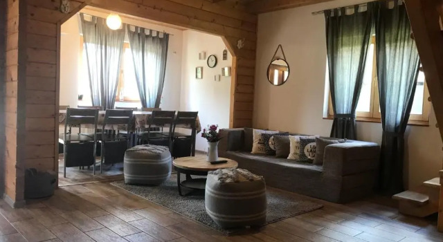 Casa Green Garden, Rezerwuj Hostel Hotele w Carpathians - Romania z parkingiem, Parking