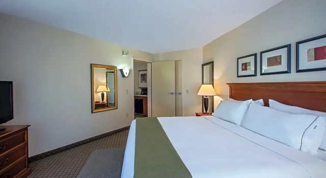 Двухместный люкс c 1 комнатой Holiday Inn Express & Suites Flowood by IHG