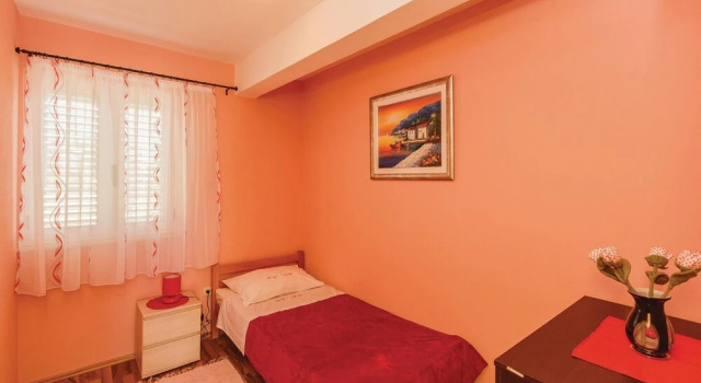 Nice Home in Kastel Luksic With Wifi and 6 Bedrooms