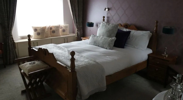 New Park Hotel Athenry, Prenota Hotel  