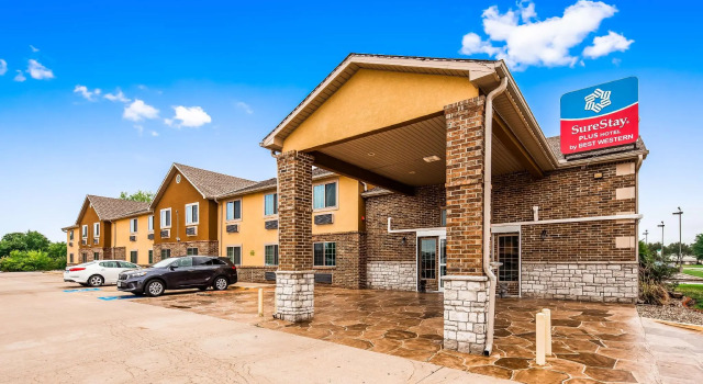Кровать в общем номере SureStay Plus Hotel by Best Western Kearney