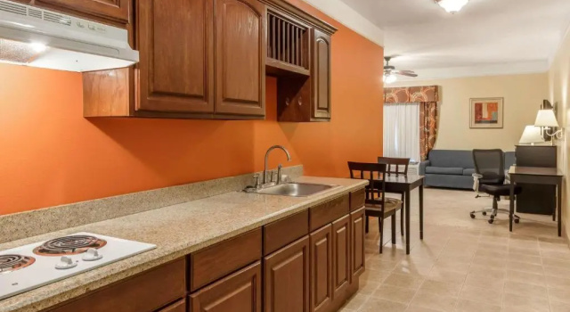 Люкс Quality Inn & Suites at The Outlets Mercedes-Weslaco