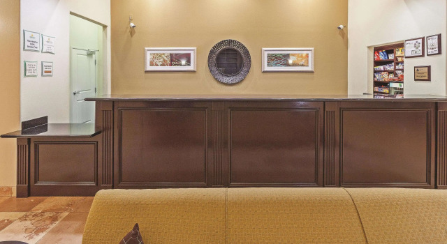 La Quinta Inn & Suites by Wyndham Alvin, Boek Hotel Alvin Houston
