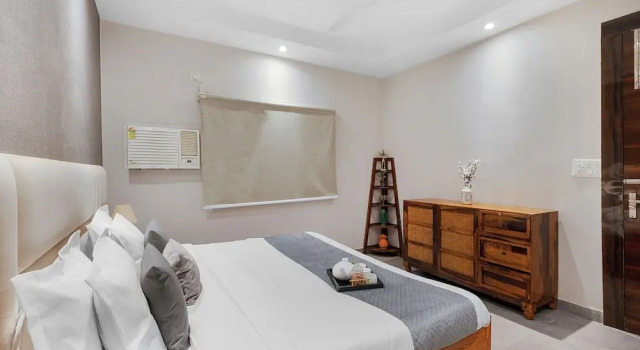 Alaya Stays Krishna Manor 3BHK With Pool, Забронировать Вилла Нойда штат Уттар-Прадеш