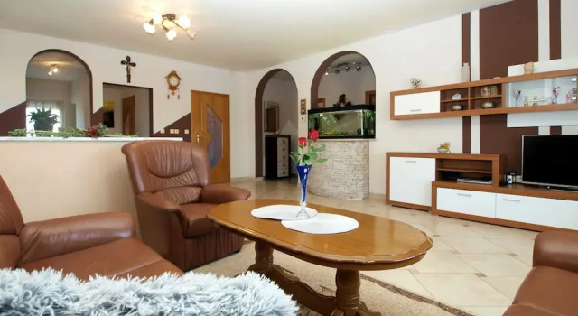 Apartment 1800