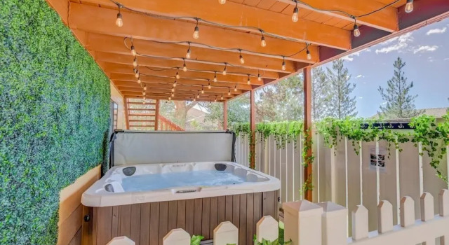 Коттедж с 4 комнатами 4BR AF Academyw/hot Tub & Firepit