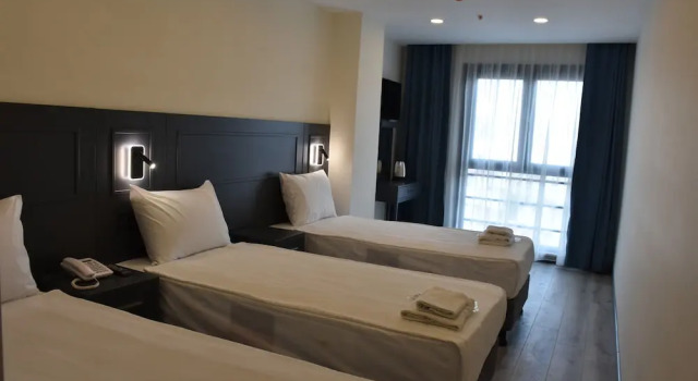 Трёхместный номер Comfort Shishly Palace Hotel
