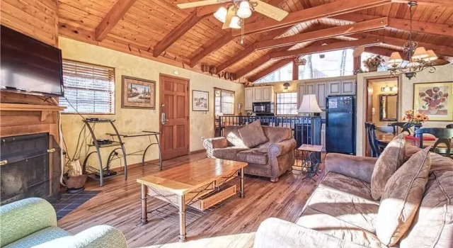 Creekside, 4 Bedrooms, Pool Access, WiFi, Fireplace, Sleeps 10