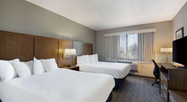 Четырёхместный номер Standard с красивым видом из окна Best Western Bridgeview Hotel