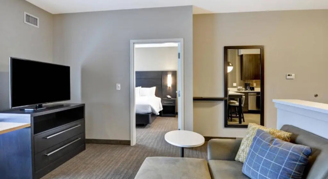Двухместный люкс c 1 комнатой Residence Inn by Marriott Cleveland Airport/Middleburg Heights