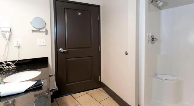 Номер Standard Park Point Marina Inn