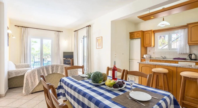 Коттедж Villa Youla Large Private Pool Walk to Beach Sea Views A C Wifi Car Not Required - 1025