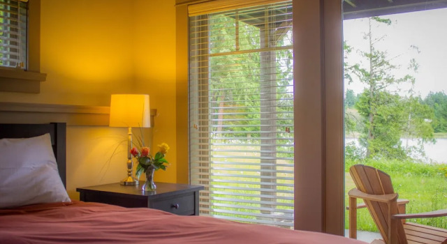 Двухместный коттедж с 2 комнатами с видом на озеро The Cottages on Salt Spring Island