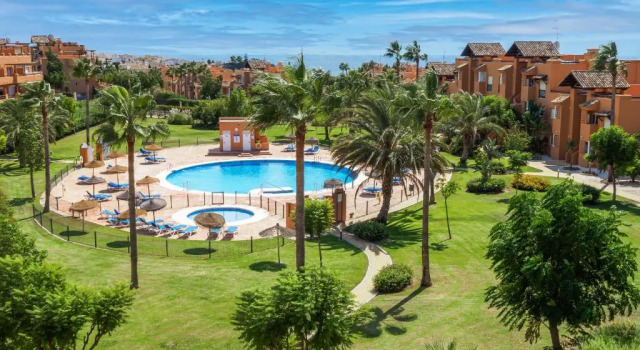 Апартаменты с видом на бассейн Casares del Sol 2321 Superbe penthouse