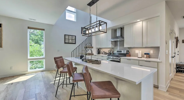 Коттедж с 3 комнатами Modern Raleigh Home w/ Patio ~ 2 Mi to Downtown!