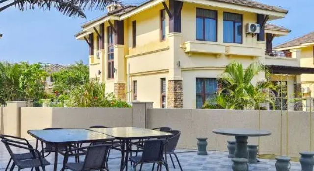 Dongshan Huahua Holiday Homestay, Book Hotel Hoteller i Dongshan med pool, Swimmingpool