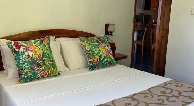 Апартаменты с балконом Cavern Apartments