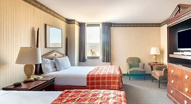 Четырёхместный номер Premium The Mclure Hotel & Conference Center