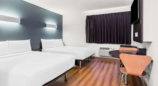 Четырёхместный номер Standard Econo Lodge