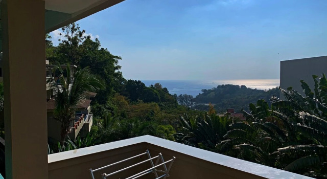 Номер Deluxe с частичным видом на океан Grand Bleu Ocean View Pool Suite