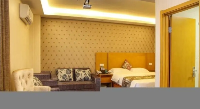 Люкс Business GreenTree Inn Zhuhai Mingzhu Station Express Hotel