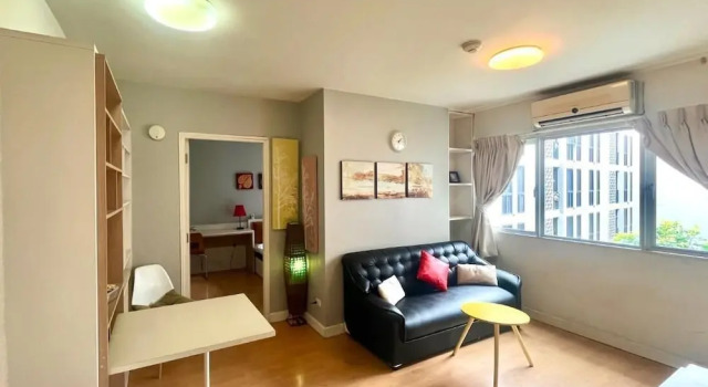 1BR Condo 5 Min to BTS 1000mbps Fiber Wi-fi Great Location