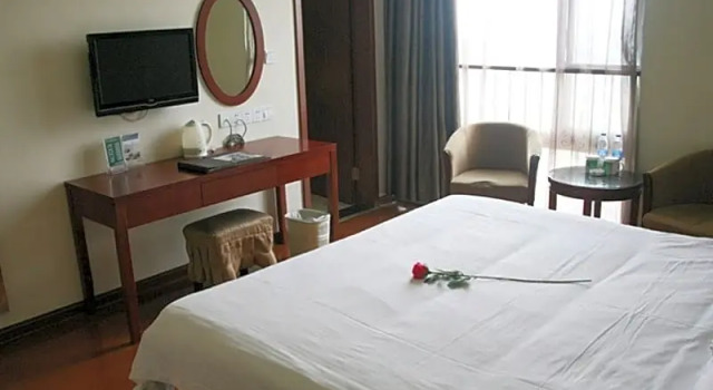 Номер Deluxe GreenTree Inn Jiangsu Yangzhou South Yangtze River Road University City Express Hotel